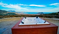 outdoor jacuzzi and sea view