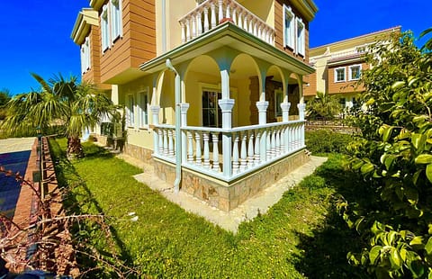 Modern Incekum Villa with Sea Views and Jacuzzi, Near Alanya