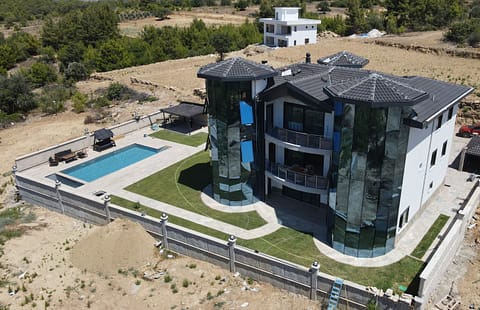 Luxury 8-Bedroom Villa with Sea Views in Incekum, Alanya