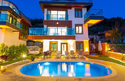 Luxurious Villa with Cinema and Private Pool in Alanya