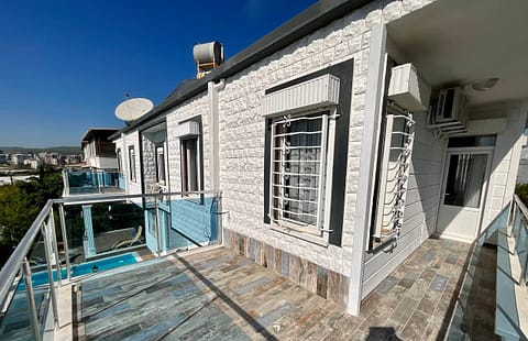 Cozy 3-Bedroom Villa with Sea Views in Türkler, Alanya