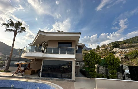 Luxurious Citizenship Villa in Alanya with Pool, and Cinema